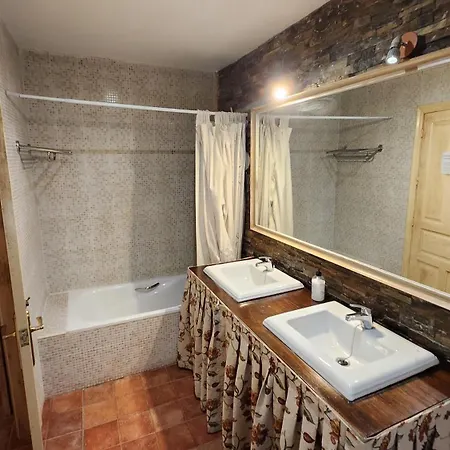 Hotel El Bosque De La Herrezuela 3*